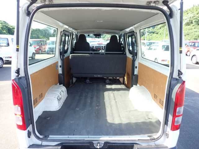 2021 Toyota Hiace DX標準ボディ auction photo 3