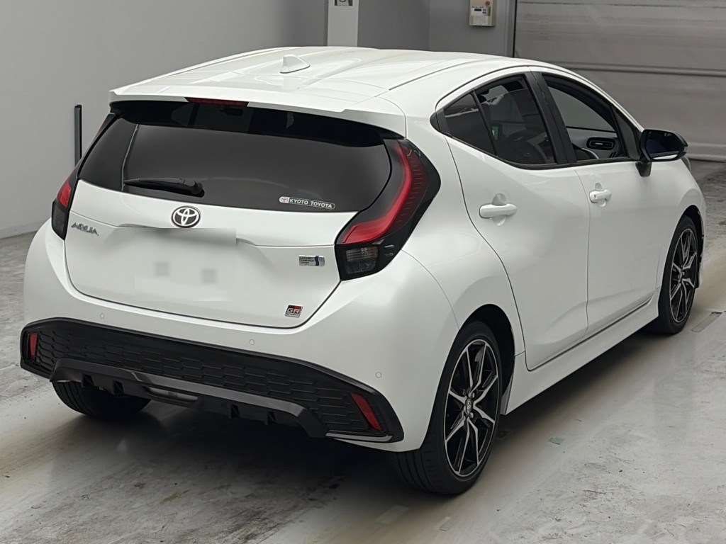 2023 Toyota Aqua GRスポーツ auction photo 2