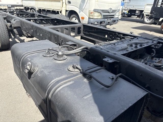 2016 Hino Dutro chassis auction photo 17