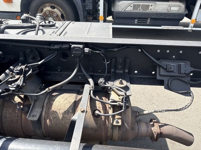 2016 Hino Dutro chassis auction photo 18
