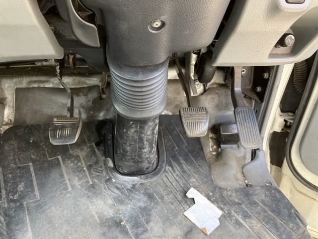 2016 Hino Dutro chassis auction photo 4