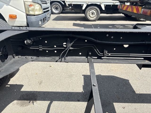 2016 Hino Dutro chassis auction photo 13
