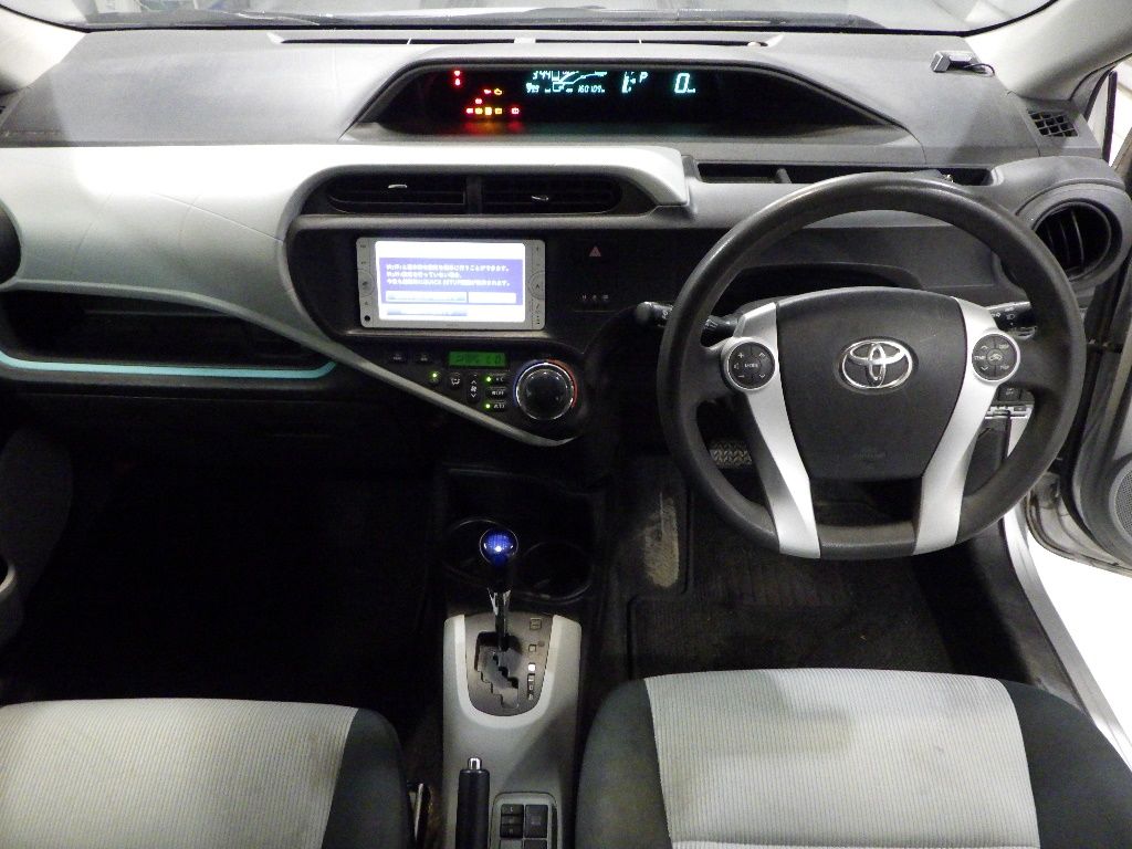 2012 Toyota Aqua S auction photo 3