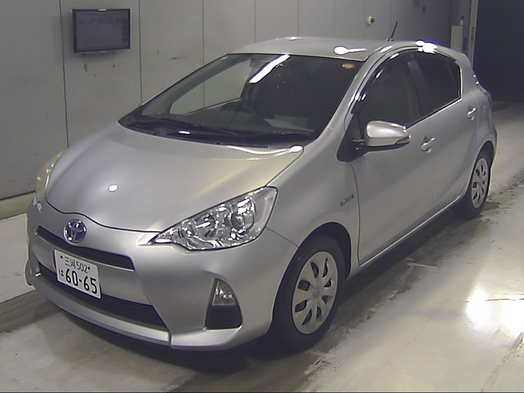 2012 Toyota Aqua S auction photo 4