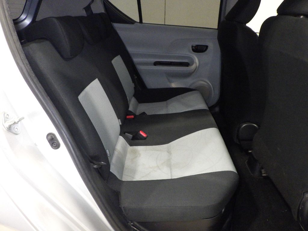 2012 Toyota Aqua S auction photo 7