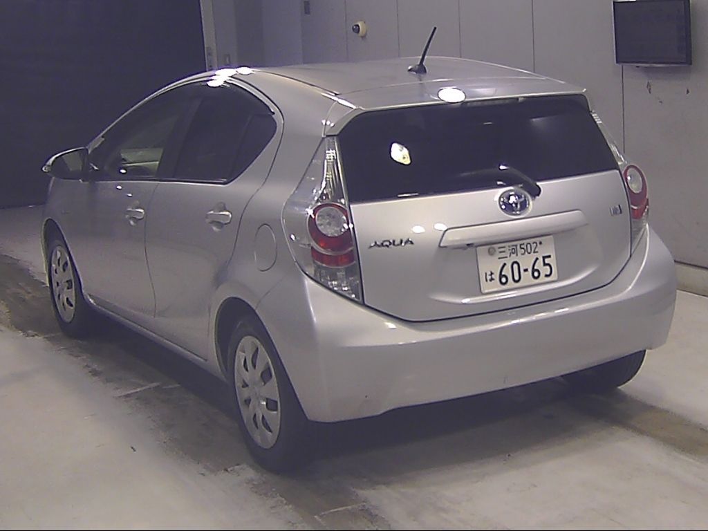 2012 Toyota Aqua S auction photo 5
