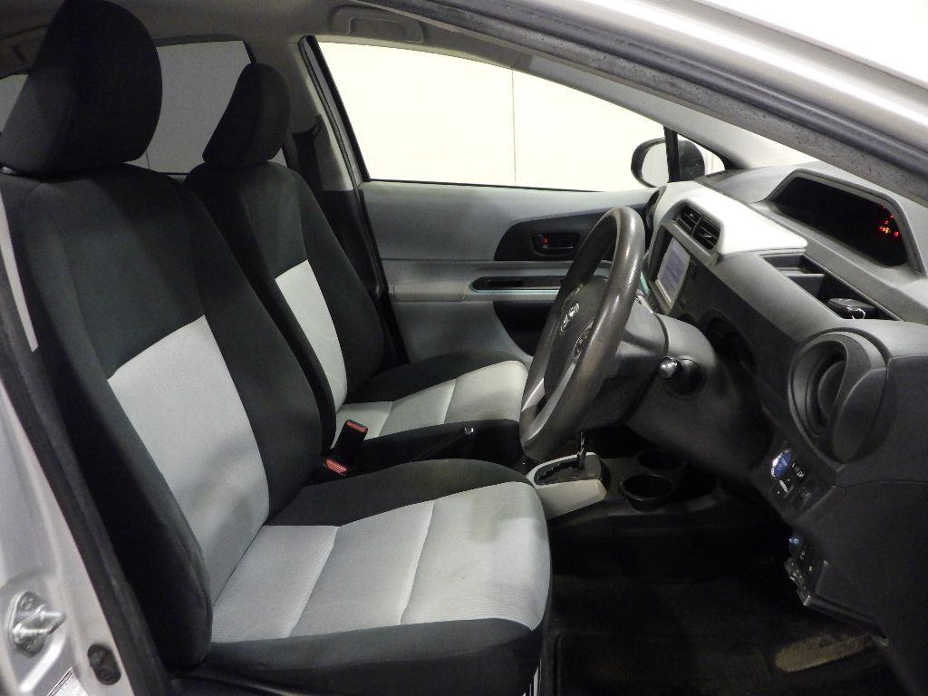 2012 Toyota Aqua S auction photo 6