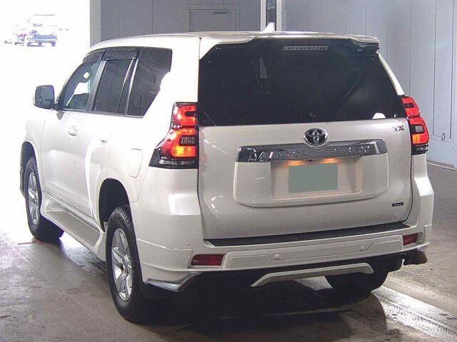 2022 Toyota Land Cruiser Prado TX Lパッケージ 4WD auction photo 2