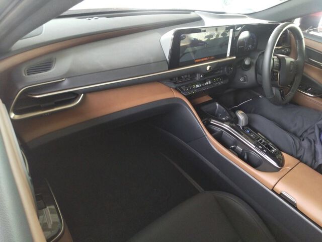 2024 Toyota Crown Crossover Z 4WD auction photo 3