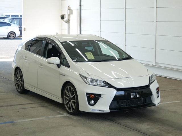 2013 Toyota Prius S ツーリングセレクション ジーズ Japan auction vehicle