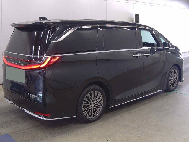 2024 Lexus LM LM500H Version L 4WD auction photo 5