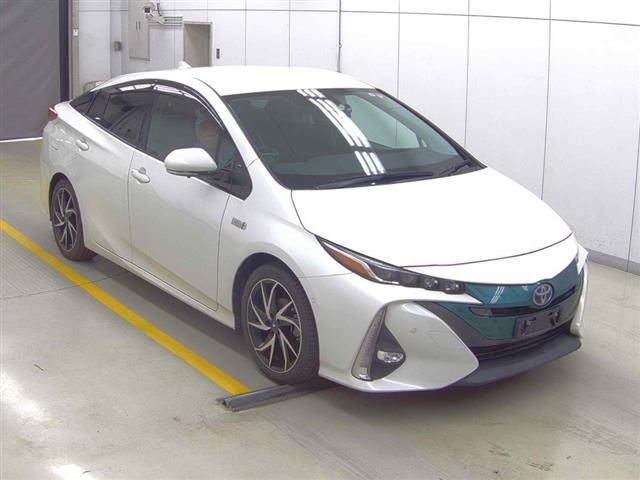 2017 Toyota Prius PHEV A Japan auction vehicle