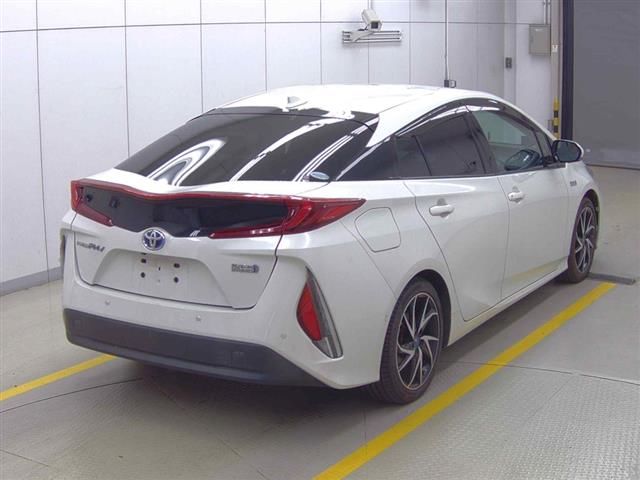 2017 Toyota Prius PHEV A auction photo 4