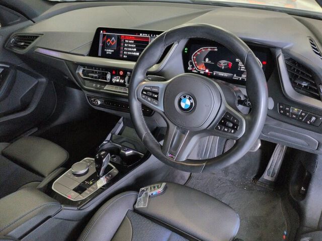 2022 BMW 1 Series 118D Mスポーツ auction photo 3