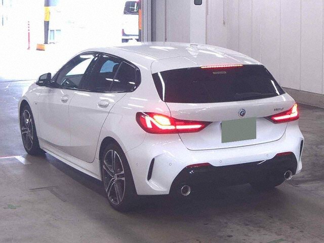 2022 BMW 1 Series 118D Mスポーツ auction photo 2