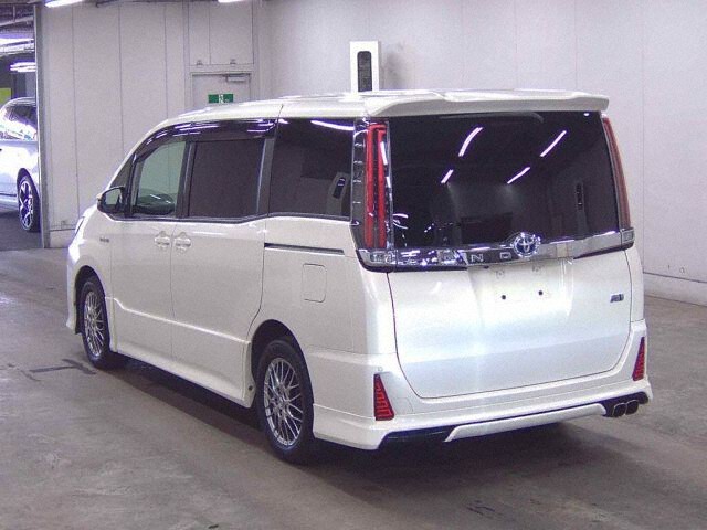 2017 Toyota Noah HV SI Japan auction vehicle