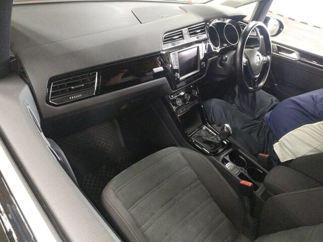 2016 Volkswagen ゴルフトゥーラン TSIハイライン auction photo 3