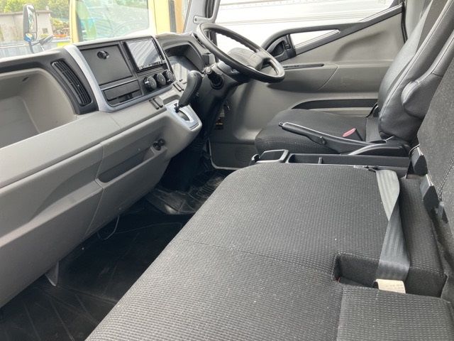 2018 Nissan Diesel UD Loader auction photo 5