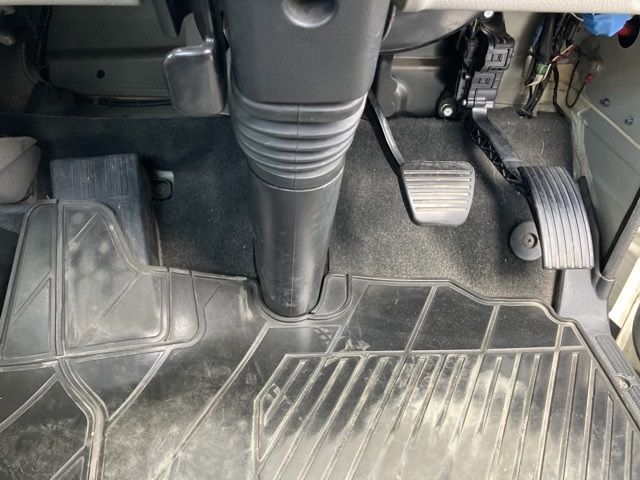 2018 Nissan Diesel UD Loader auction photo 4