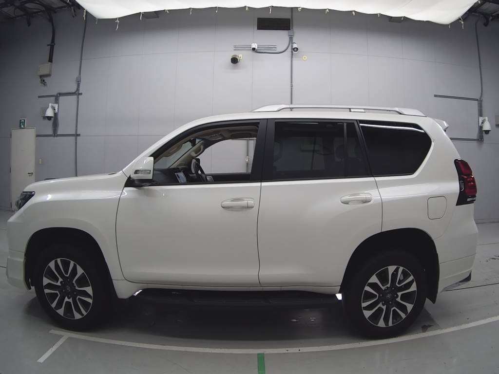 2023 Toyota Land Cruiser Prado TX Lパッケージ 4WD auction photo 4