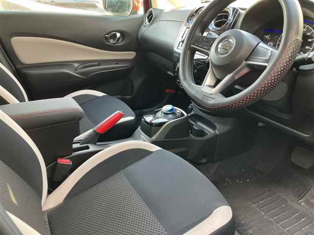 2017 Nissan ノートeパワー eパワーX auction photo 7