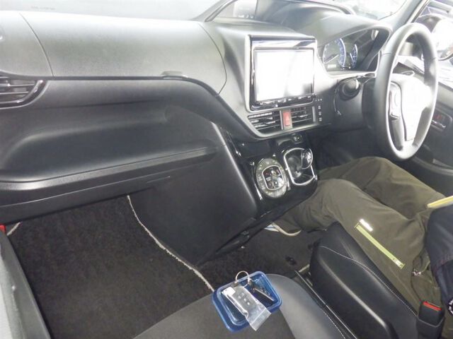 2017 Toyota Noah HV SI WXB auction photo 3