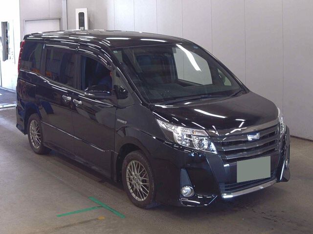 2017 Toyota Noah HV SI WXB Japan auction vehicle