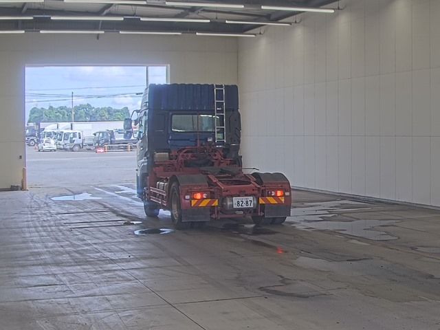 2019 Nissan Diesel UD Tractor Turbo auction photo 2