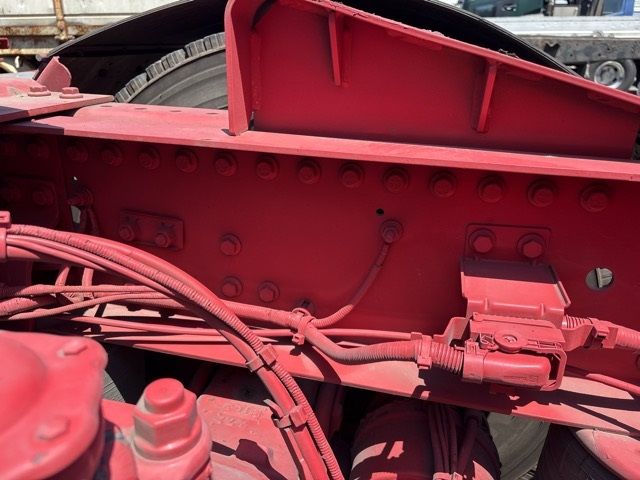 2019 Nissan Diesel UD Tractor Turbo auction photo 16