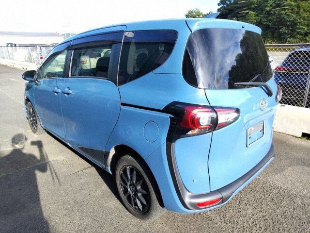 2022 Toyota Sienta G Safety Edition 2 4WD auction photo 2