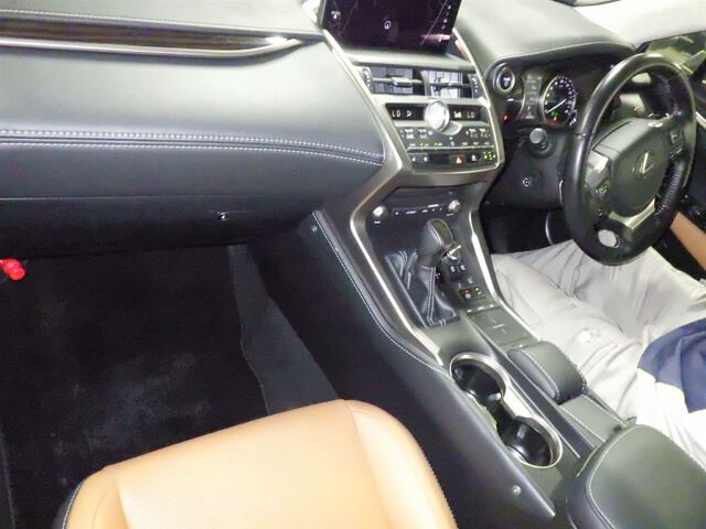 2021 Lexus NX NX300H VER-L 4WD auction photo 3