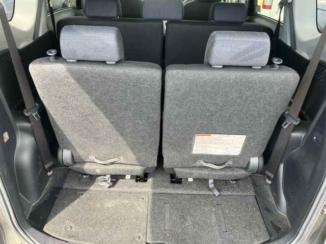 2016 Toyota Sienta ハイブリッドG auction photo 9