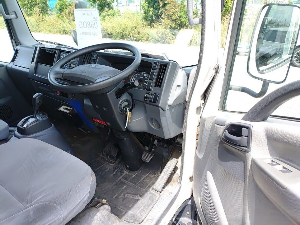 2016 Isuzu Elf auction photo 3