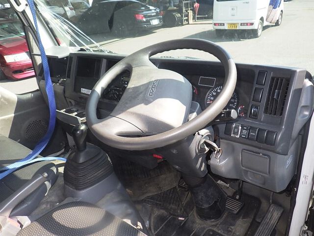2015 Isuzu Elf Full flat low auction photo 3