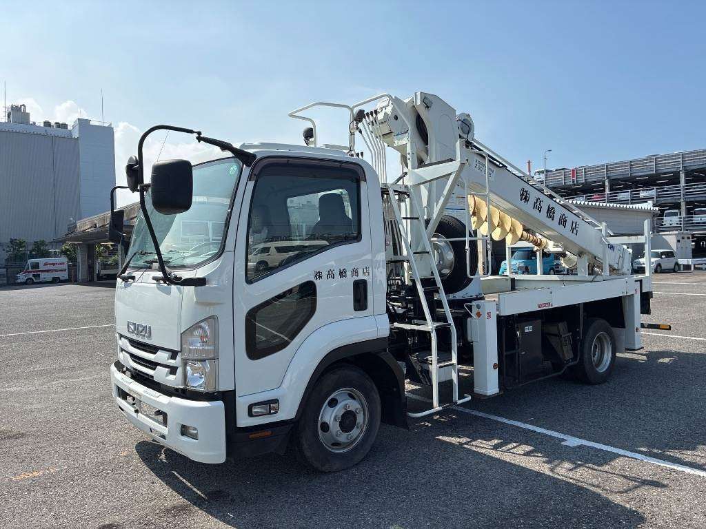 2017 Isuzu Forward Anahori Kenchusha Japan auction vehicle