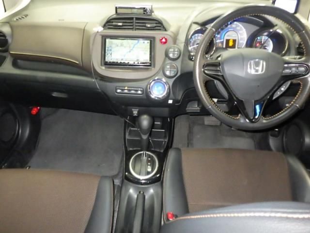 2012 Honda Fit Shuttle ハイブリッド auction photo 3