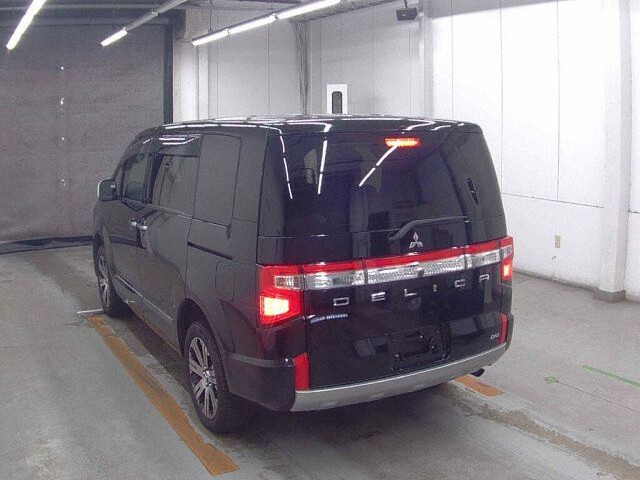 2019 Mitsubishi Delica D:5 P 4WD auction photo 2