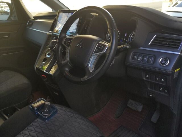 2019 Mitsubishi Delica D:5 P 4WD auction photo 3