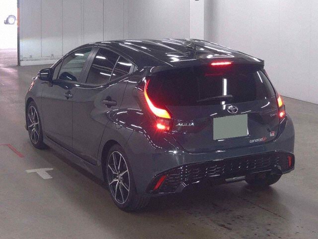 2025 Toyota Aqua GRスポーツ auction photo 2