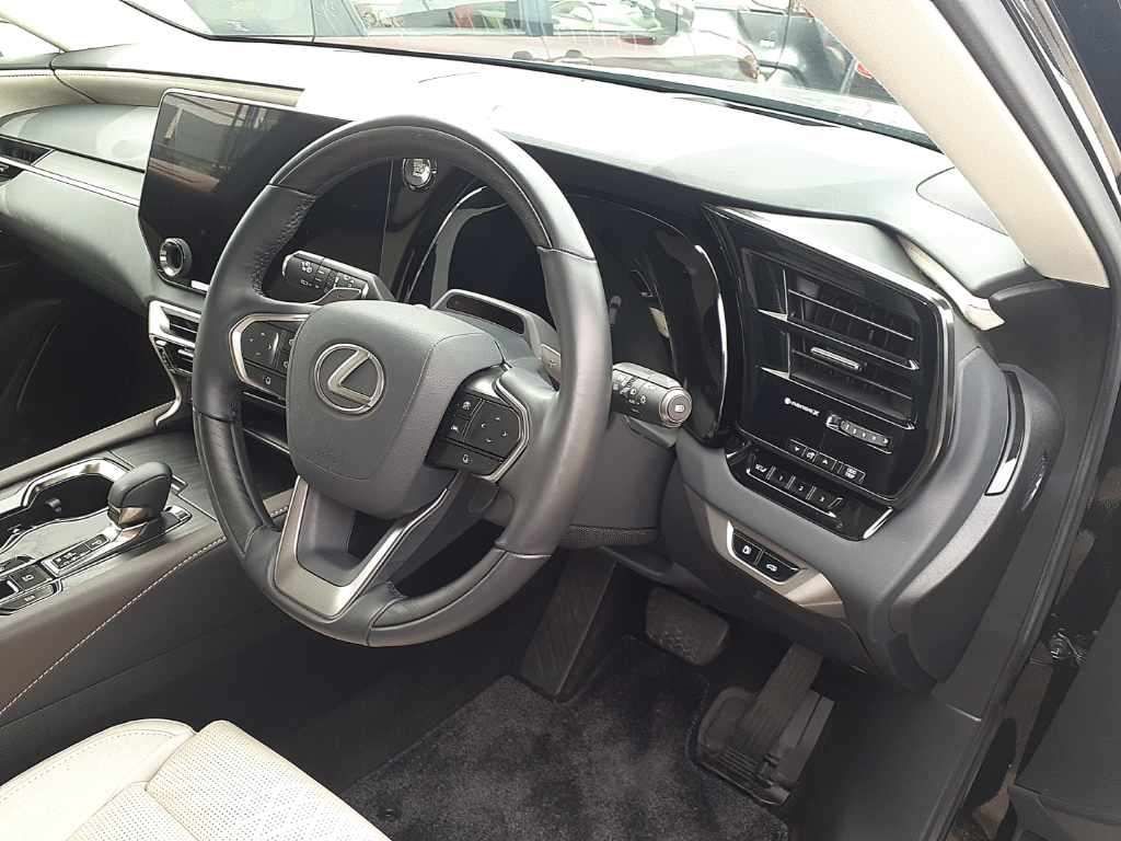 2024 Lexus RX RX350 Version L auction photo 9