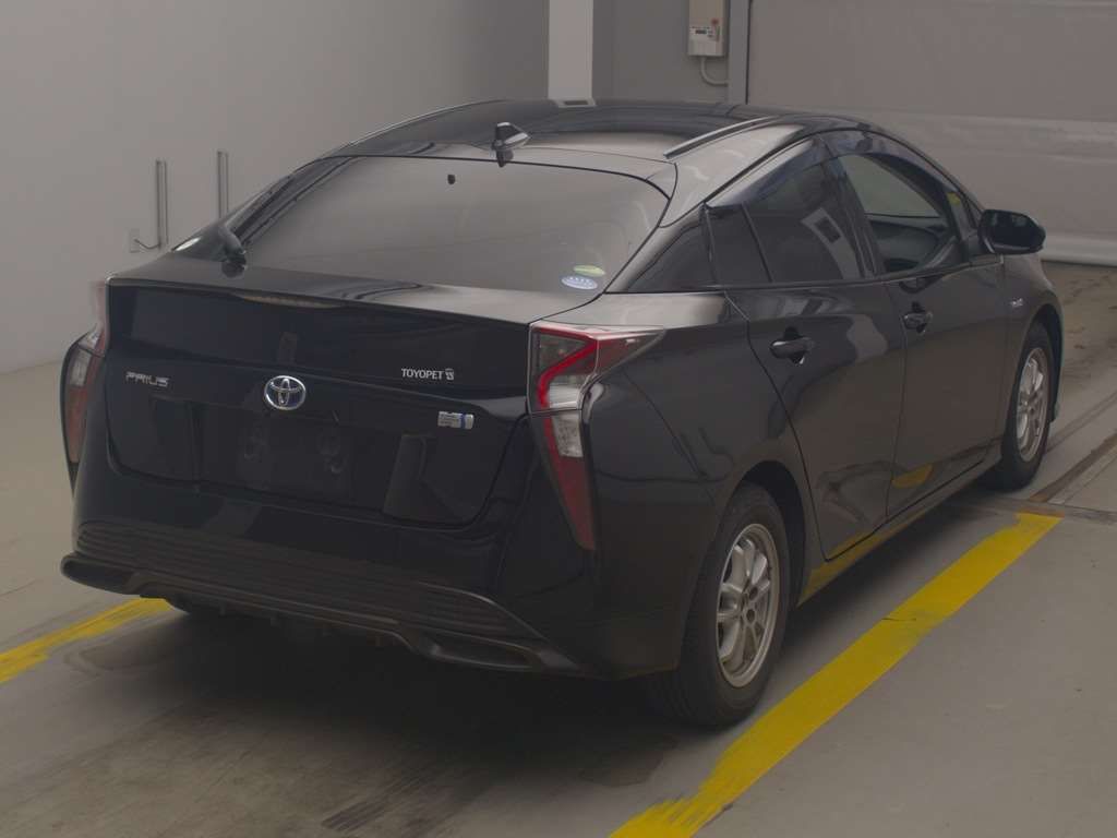 2017 Toyota Prius S auction photo 2