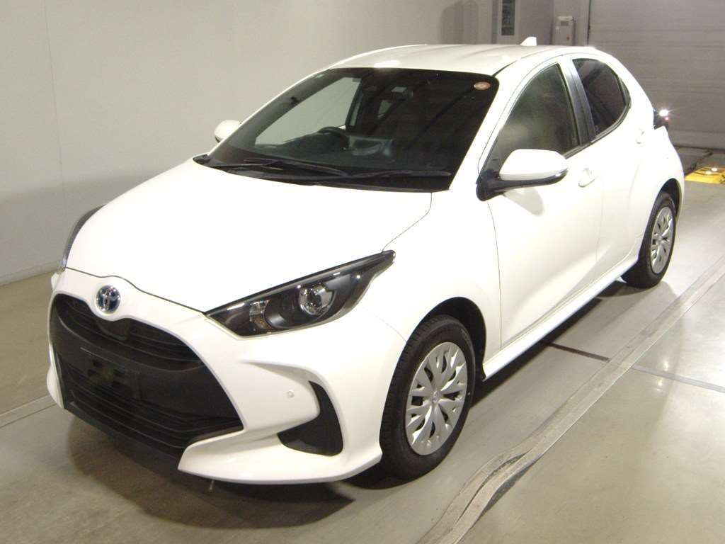 2023 Toyota Yaris ハイブリッドX 4WD Japan auction vehicle