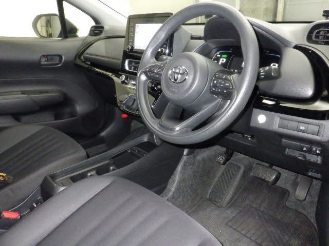 2022 Toyota Aqua X auction photo 3