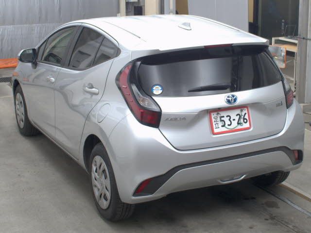 2022 Toyota Aqua X auction photo 2