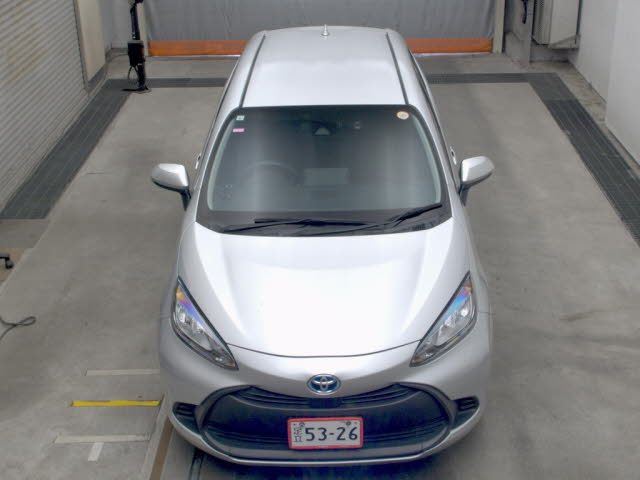 2022 Toyota Aqua X auction photo 6