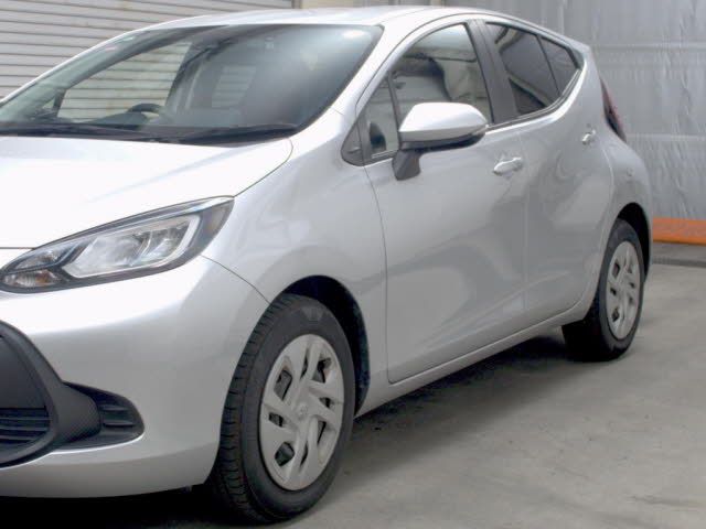 2022 Toyota Aqua X auction photo 4