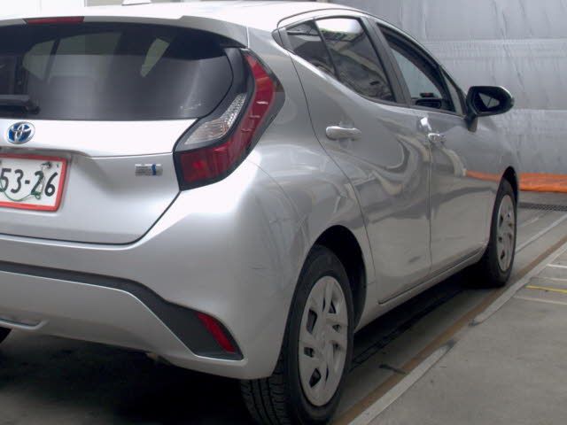 2022 Toyota Aqua X auction photo 5