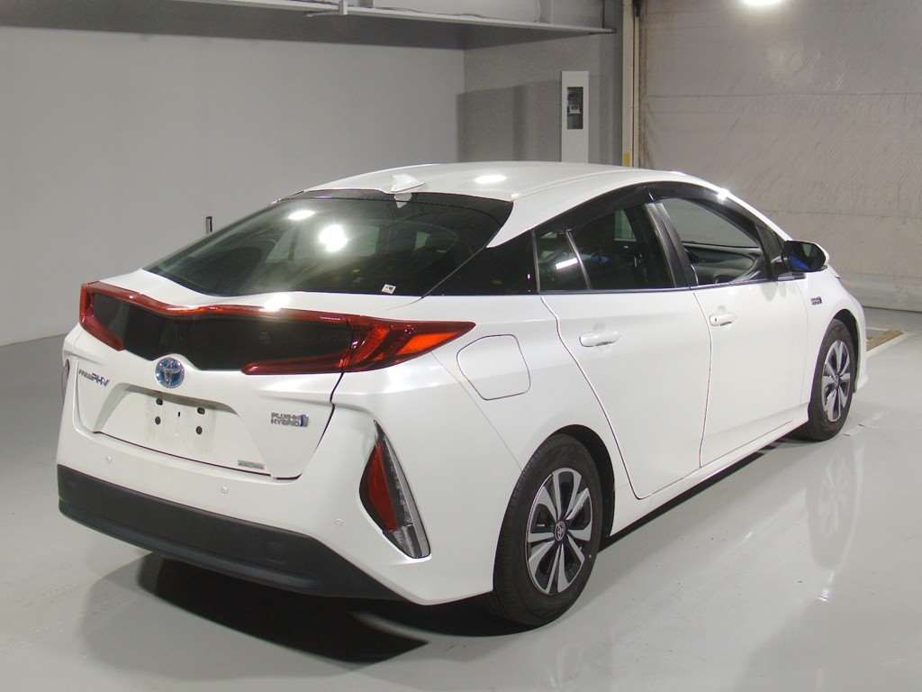 2022 Toyota Prius PHEV Sセーフティパッケージ auction photo 2