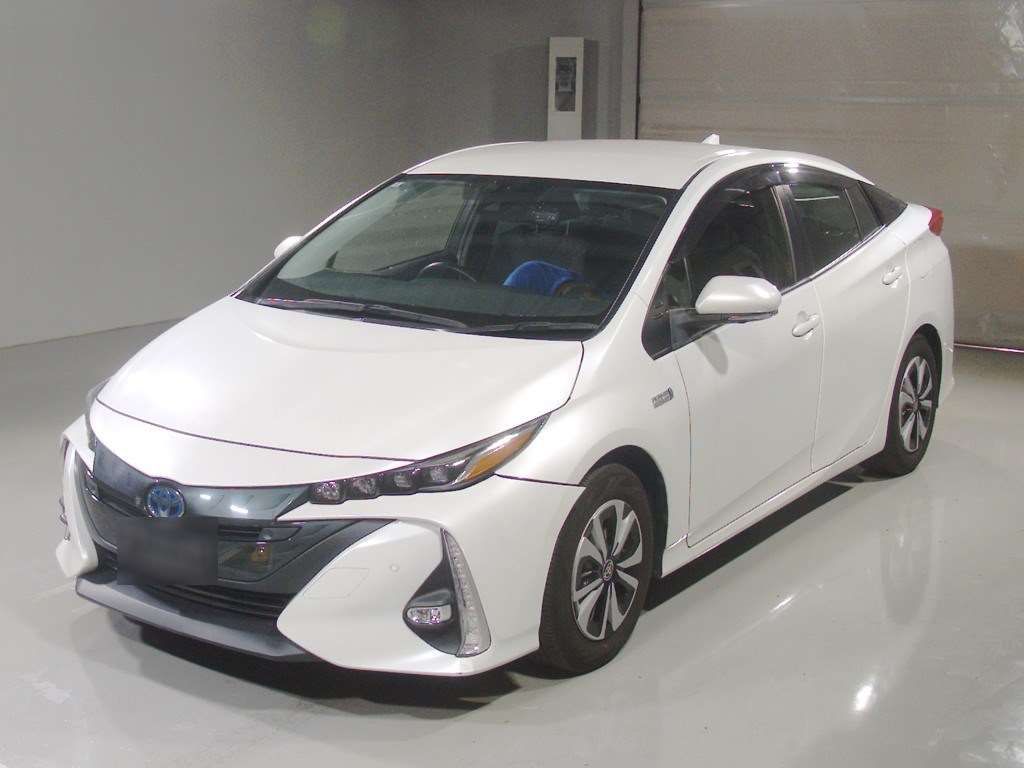 Japan Auction Vehicles 4 2022 Toyota Prius PHEV Sセーフティパッケージ auction photo