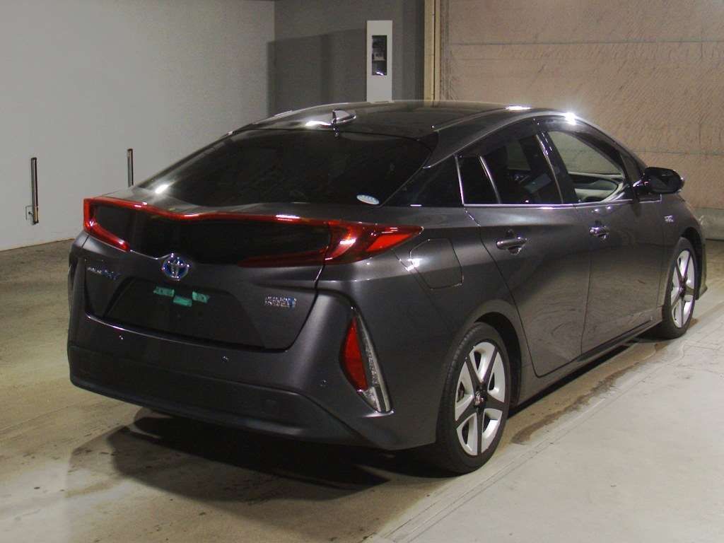 2018 Toyota Prius PHEV Aユーティリティプラス auction photo 2